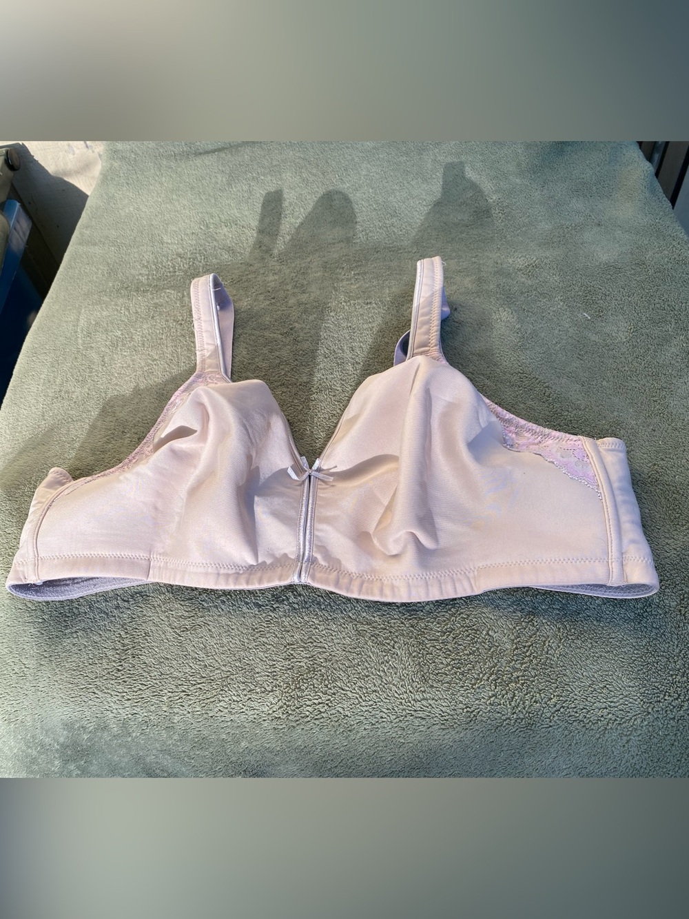 GUC Vassarette Wireless Beige Bra 44C Rose Pink Trim